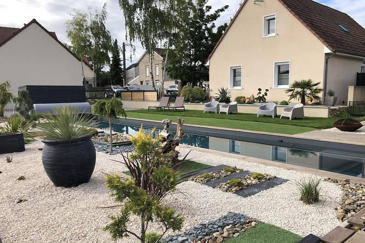Location de vacances pour 11 personnes, avec Jacuzzi et Terrasse ainsi que Jardin et Piscine dans Reuil