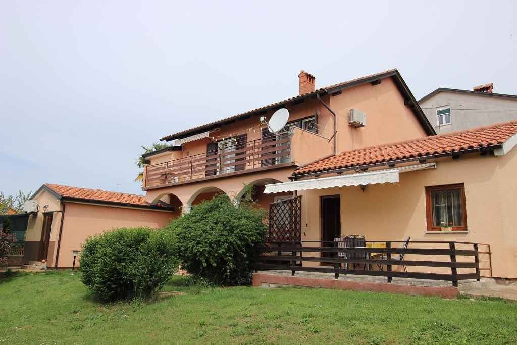 Entire vacation apartment, Holiday apartment in a quiet and green location in Novigrad, Umag Region