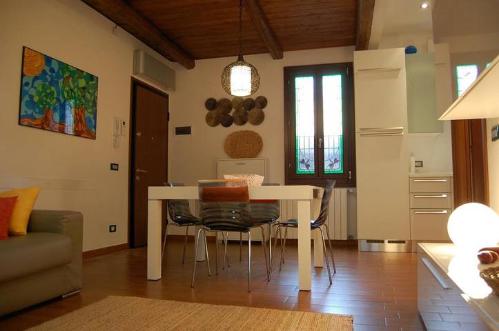Apartment 'Loft Due Cuori Con Terrazza' with Private Terrace, Wi-Fi and Air Conditioning