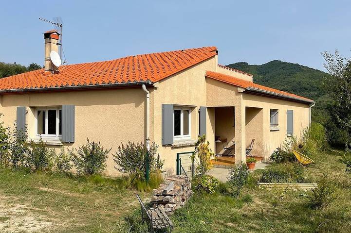 Location de vacances pour 8 personnes, avec Jardin à Saint-Laurent-de-Cerdans