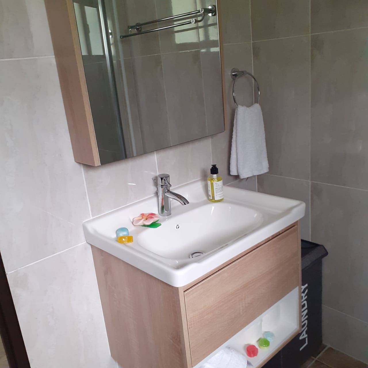 Ganze Ferienwohnung, Mount Simpson, 2-Beds, Sleeps 4, 5 mins to Beach in Mahé