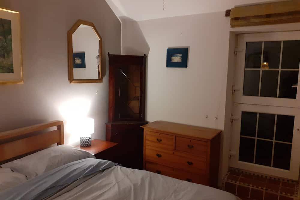 Characterful Cottage near the Beach, Shops & Pier in Weston-Super-Mare, North Somerset