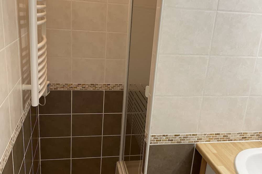 Apartamento entero, 6-person apartment - at the foot of the slopes - swimming pool and tennis court (in summer) in Station de Risoul, Risoul