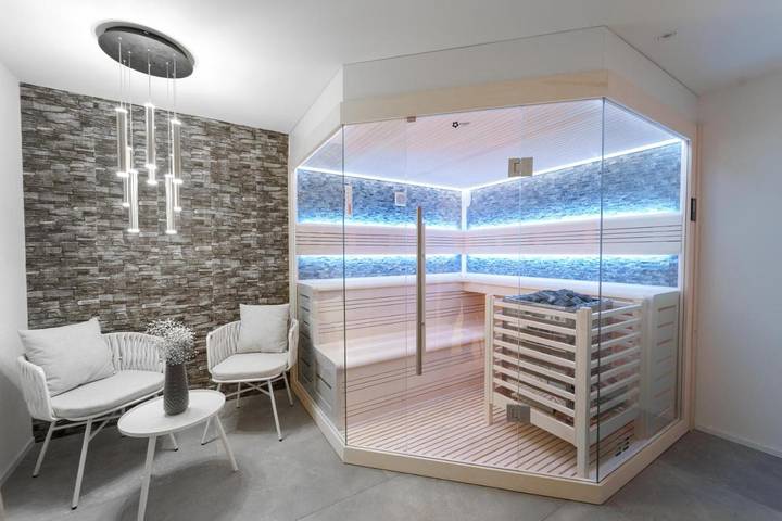 Ferienwohnung für 2 Personen, mit Terrasse und Whirlpool sowie Garten und Pool in Winterthur