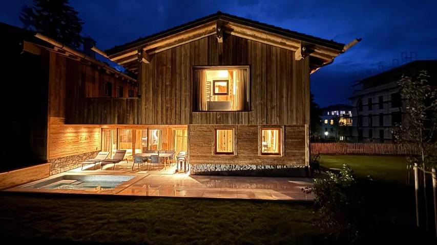 Chalet für 4 Personen, mit Balkon und Terrasse sowie Garten und Pool in Füssen