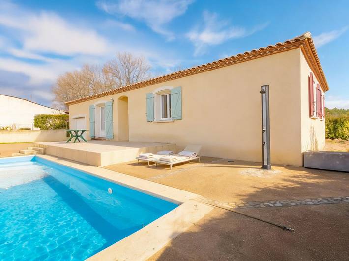 Location de vacances pour 5 personnes, avec jardin ainsi que terrasse et piscine à Aigues-Vives (Hérault)