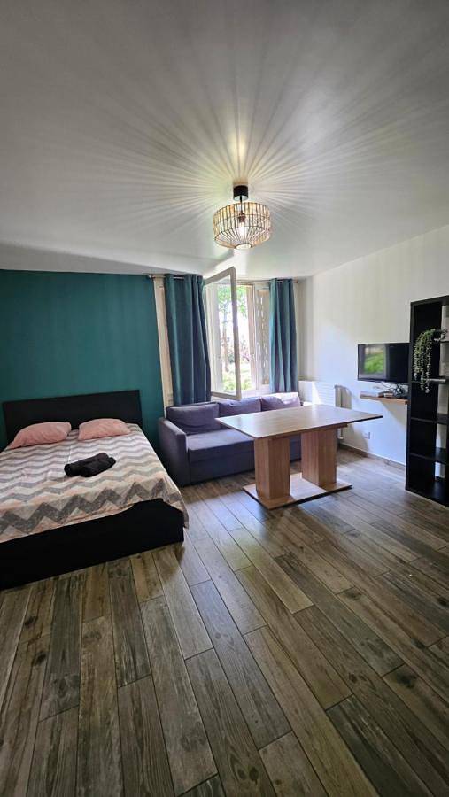 Location de vacances pour 4 personnes, avec vue et jardin à Vaulx-en-Velin