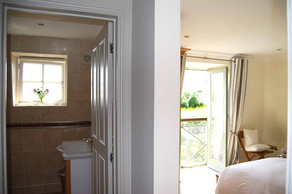 Ganze Wohnung, Crows Nest: a modern apartment in the centre of St Mawes with stunning sea views in St Mawes, Cornwall