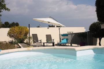 Location de vacances pour 7 personnes, avec terrasse et jardin à Carnoux-en-Provence