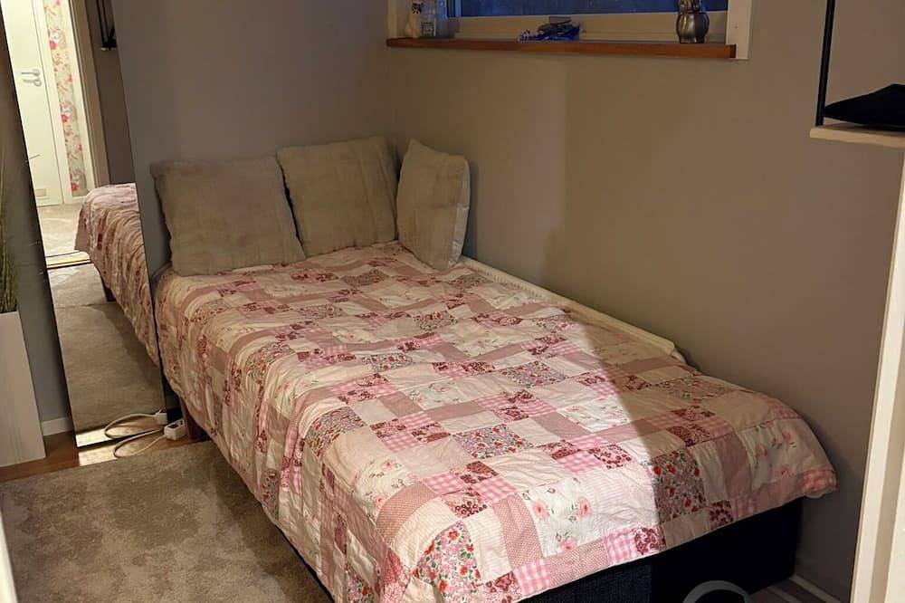Cozy home with Sauna and Patio close to Nature. Perfect for groups or families. in Nacka, Schwedische Ostsee