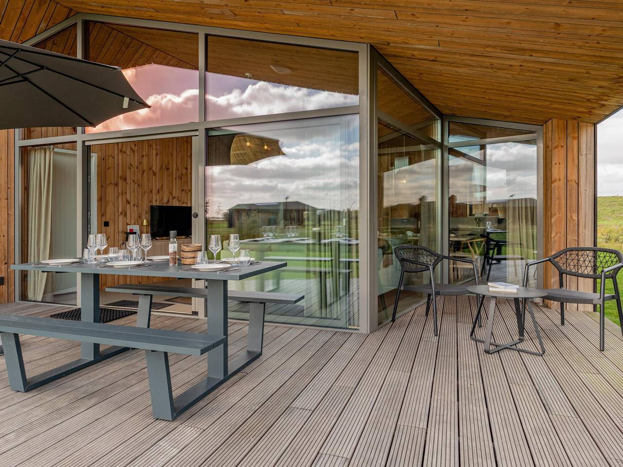 Naturhaus mit Holzinterieur am Wasser in Wissenkerke, Zeeuwse Kust