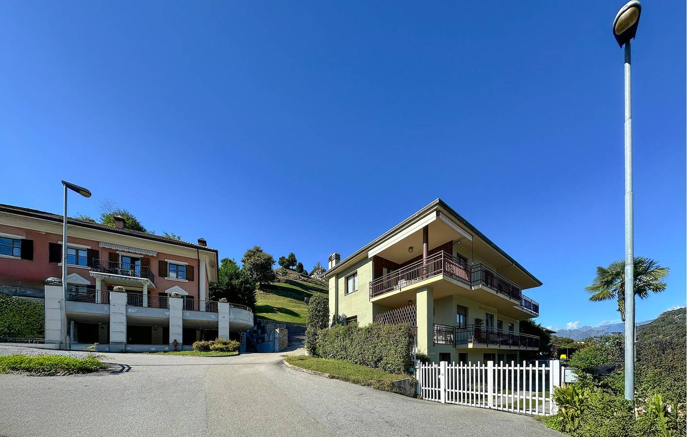 Geheel vakantieappartement, Lakeside Retreat met wifi, terras en parkeerplaats - 300 m van Lago d'Orta in Omegna, Ortameer