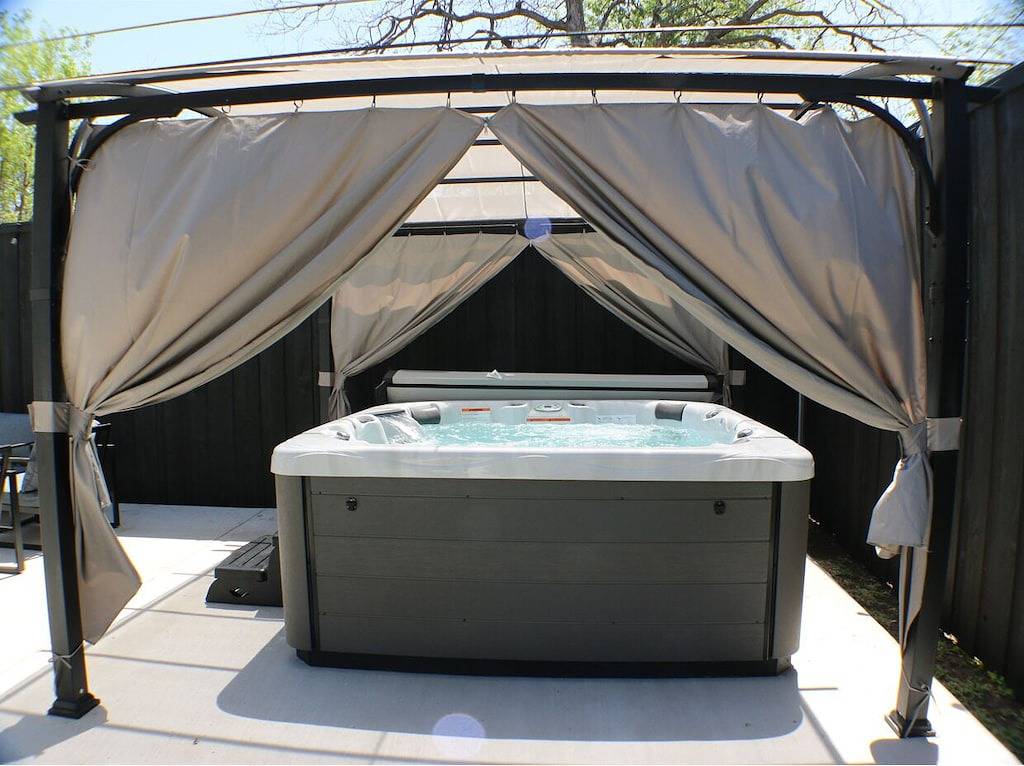 Budget-Friendly Retreat Stockyards Hottub Minigolf in Fort Worth, Tarrant County