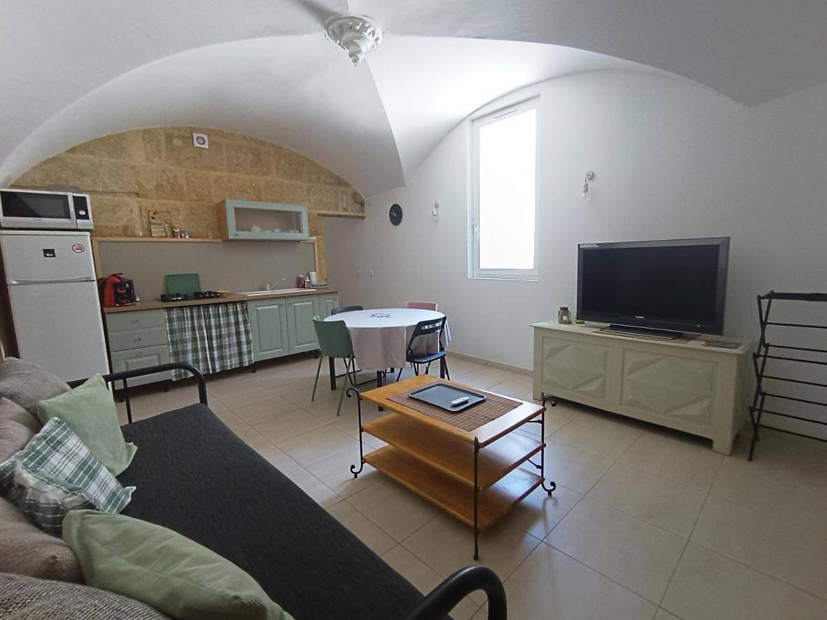 Appartement entier, Dans maison de maître, appartement indépendant. in Montfrin, Région de Nîmes
