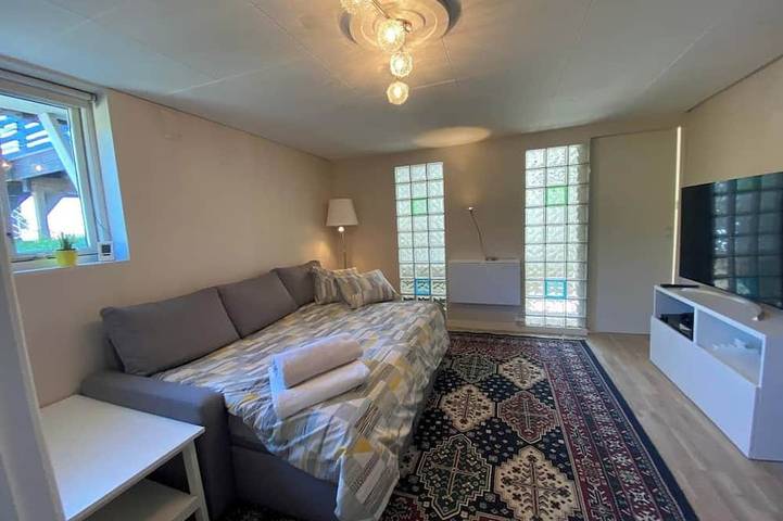 Ganze Wohnung, Apartment with own entrance, parking, fast public transport to Oslo city centre in Bærum