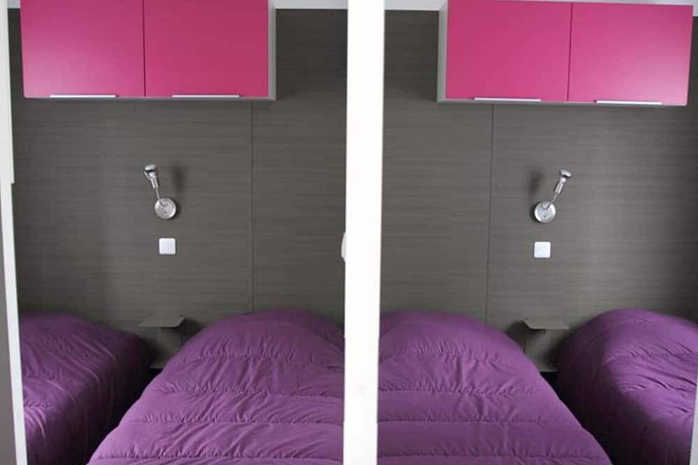 Mobil home 3 chambres avec terrasse - 7 personnes in La Chaize-Giraud, Vallée de la Loire