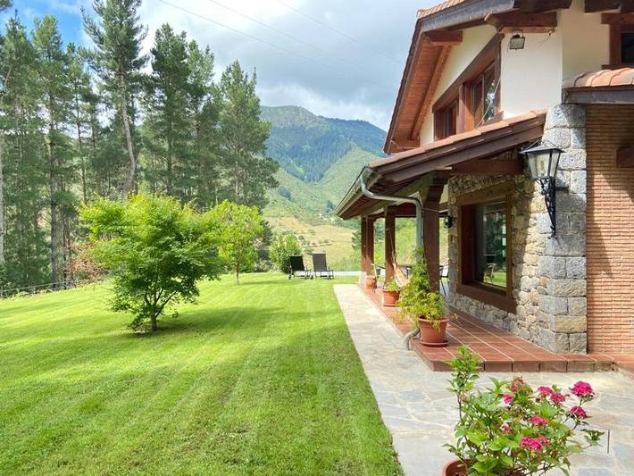Casa rural para 6 personas, con Terraza además de Jardín y Vistas en Liébana