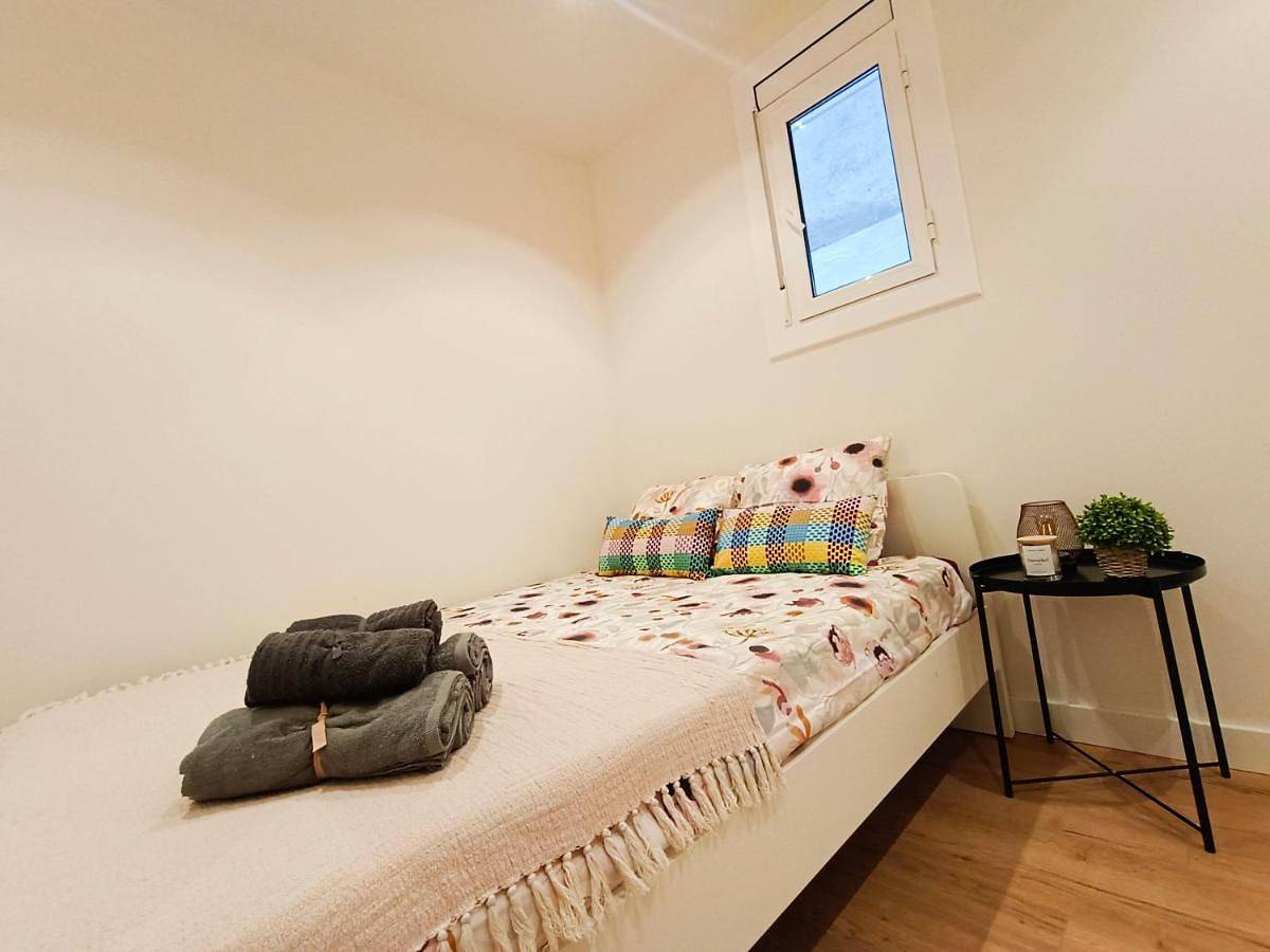 Twin Room with Shared Bathroom in Barcelona Centre, Barcellona