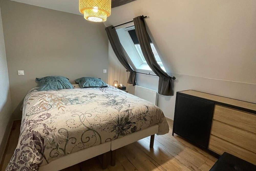 Entire apartment, Apartment 4 center Semur En Auxois \"At Delphine and Guillaume\" France in Semur-en-Auxois, Montbard region
