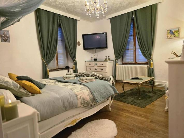 Appartement de vacances pour 8 personnes, avec piscine ainsi que jardin et vue, animaux acceptés