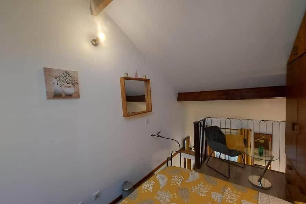 Apartamento entero, The Sunny Suite, warm and modern! in Fontenay-sous-Bois, Valle del Marne