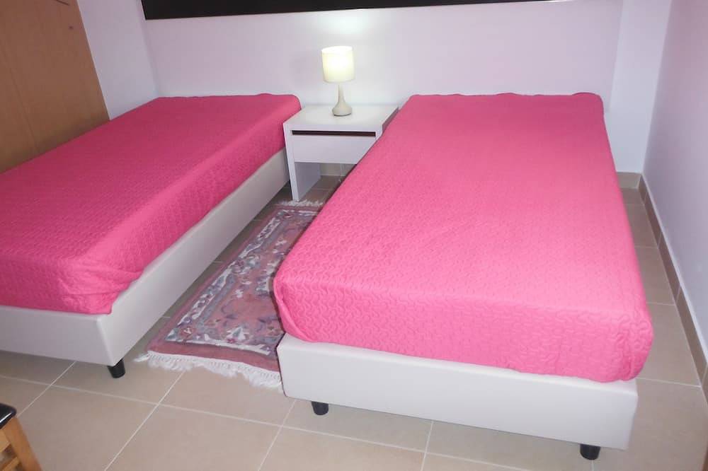 Ganze Wohnung, Neue 3-Zimmer-Wohnung 50 Meter vom Strand entfernt in Praia da Lota, Manta Rota