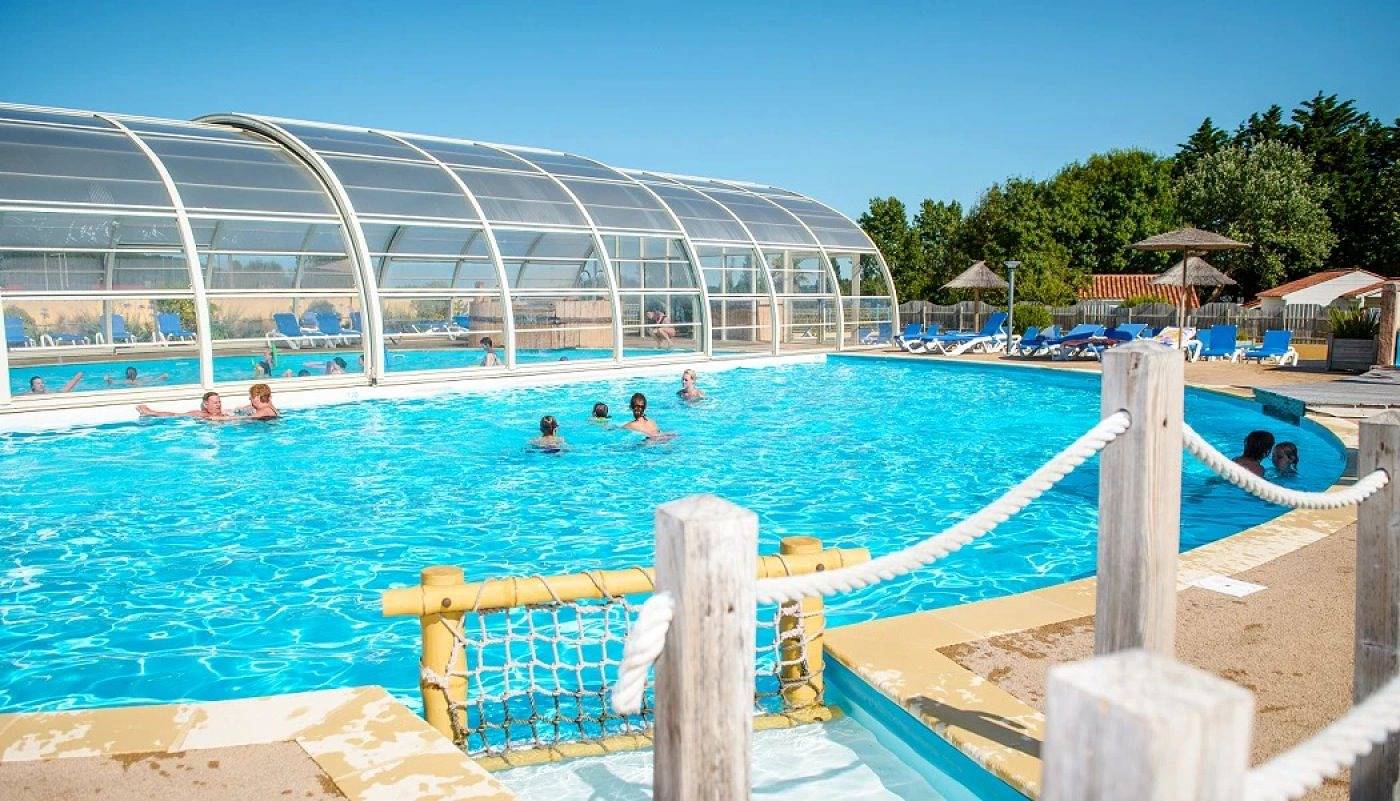Zecamping 4* avec club enfant piscine couverte 1km plage dog friendly in Givrand, Vallée de la Loire