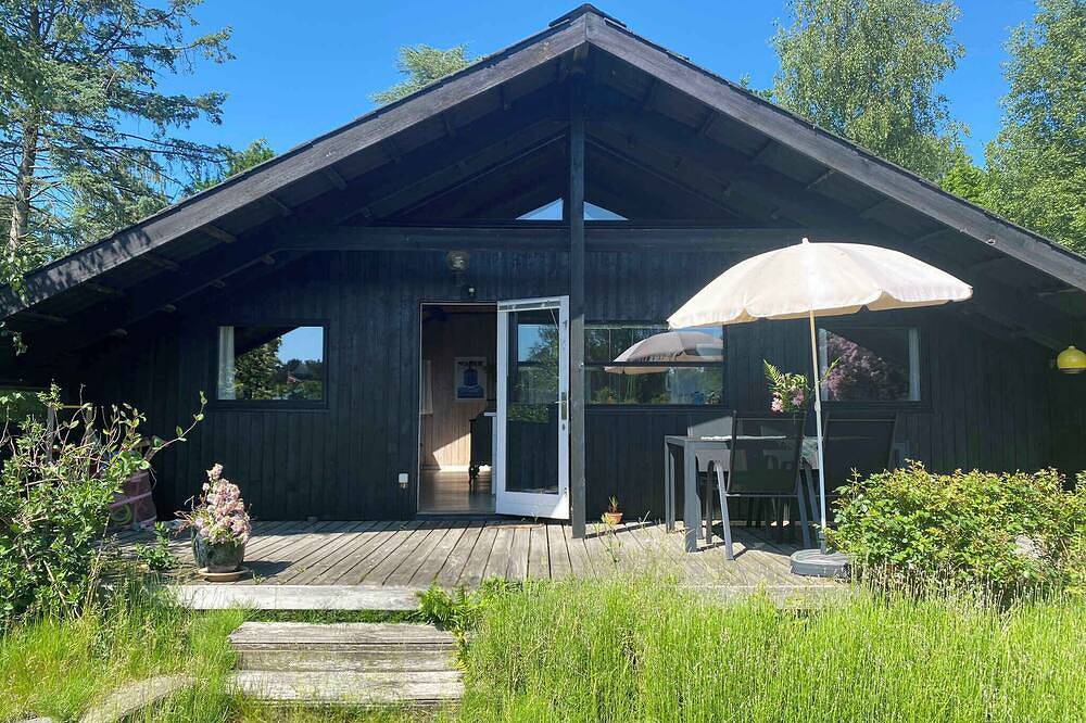 Cozy summer house in Melby Enghave in Melby, Hovedstaden