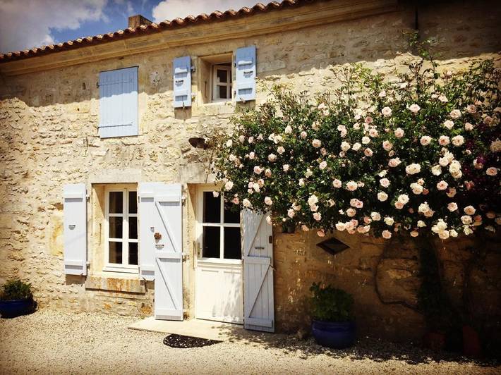 Location de vacances pour 10 personnes, avec Terrasse et Jardin ainsi que Piscine et Vue à Archingeay