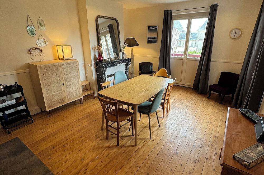 Entire apartment, Appartement de Villa Historique - 50m de la Plage in Lion-sur-Mer, Caen region