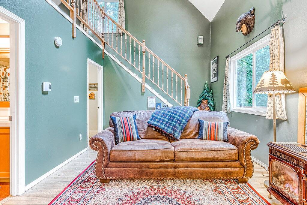 Hundefreundliches, kürzlich renoviertes Haus am Flussufer mit Feuerstelle in Welches, Mount Hood