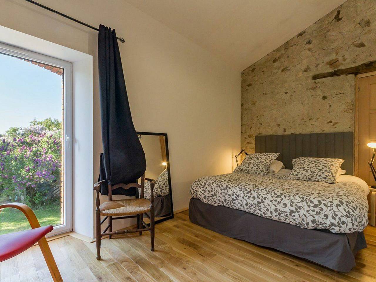 Gîte typique au cœur de Monnières, proche Sèvre, jardin privatif, Wifi, idéal pour pêche et rando in Monnières, Région de Nantes
