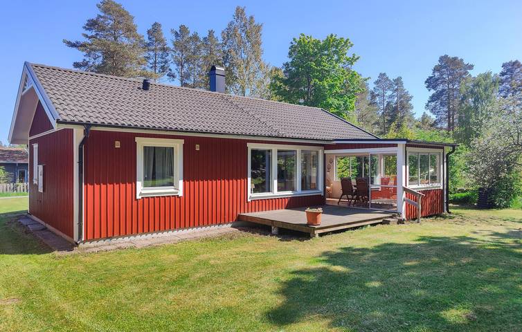 Hus för 4 Personer med trädgård in Småland