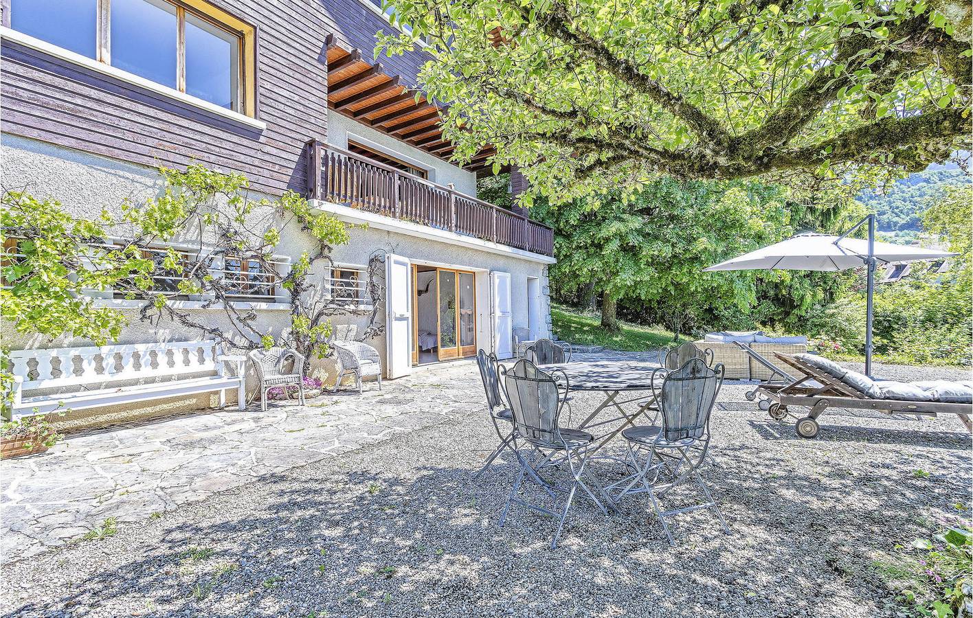 Villa con vistas al lago y terraza | Lavadora, parking, Internet | 100m del lago de Annecy in Talloires-Montmin, Región de Annecy