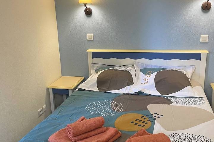 Gîte pour 4 personnes, avec terrasse ainsi que jardin et piscine, animaux acceptés dans Plage des Sables Blancs (Douarnenez) - 2