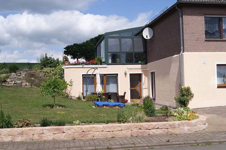 Ferienwohnung für 8 Personen, mit Terrasse und Garten in Bleialf