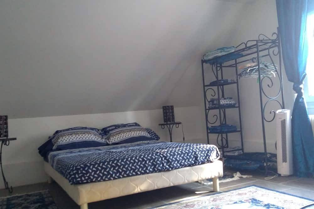 Chez Aurélia : Chambre-suite romantique au ciel étoilé in La Couture-Boussey, Région d'Évreux