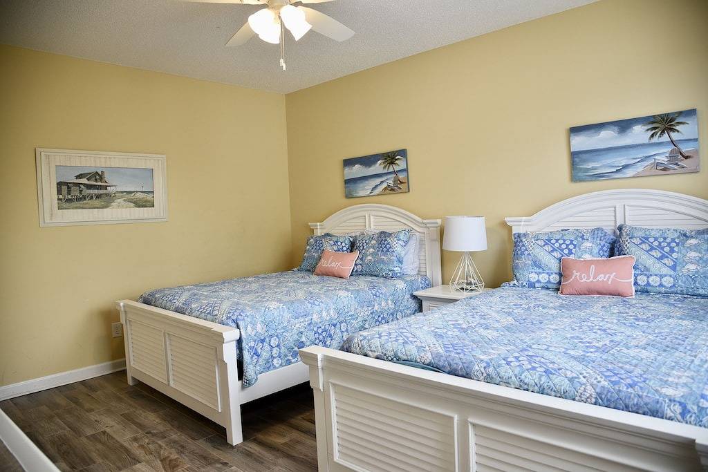 Vacation House for 14 Guests in Oceanside Village, Surfside Beach