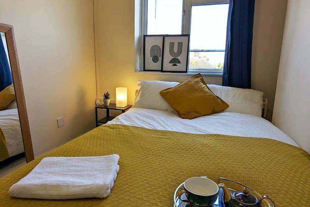 Entire apartment, 3 bed flat | Sleeps 5 | 1 bath | Parking | Wifi in Colchester, Essex