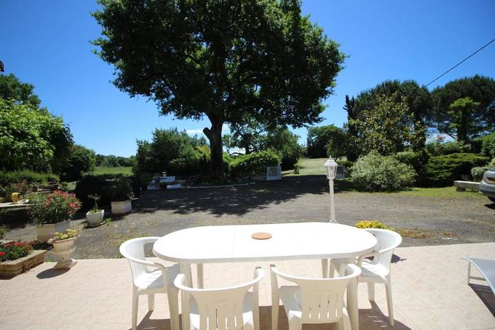 Location de vacances pour 6 personnes, avec terrasse ainsi que jardin et vue à Eauze - 3