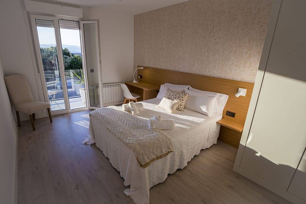 Balcony at Arousa - Upscale Getaway + Patio in Vilaxoán, Vilagarcía de Arousa