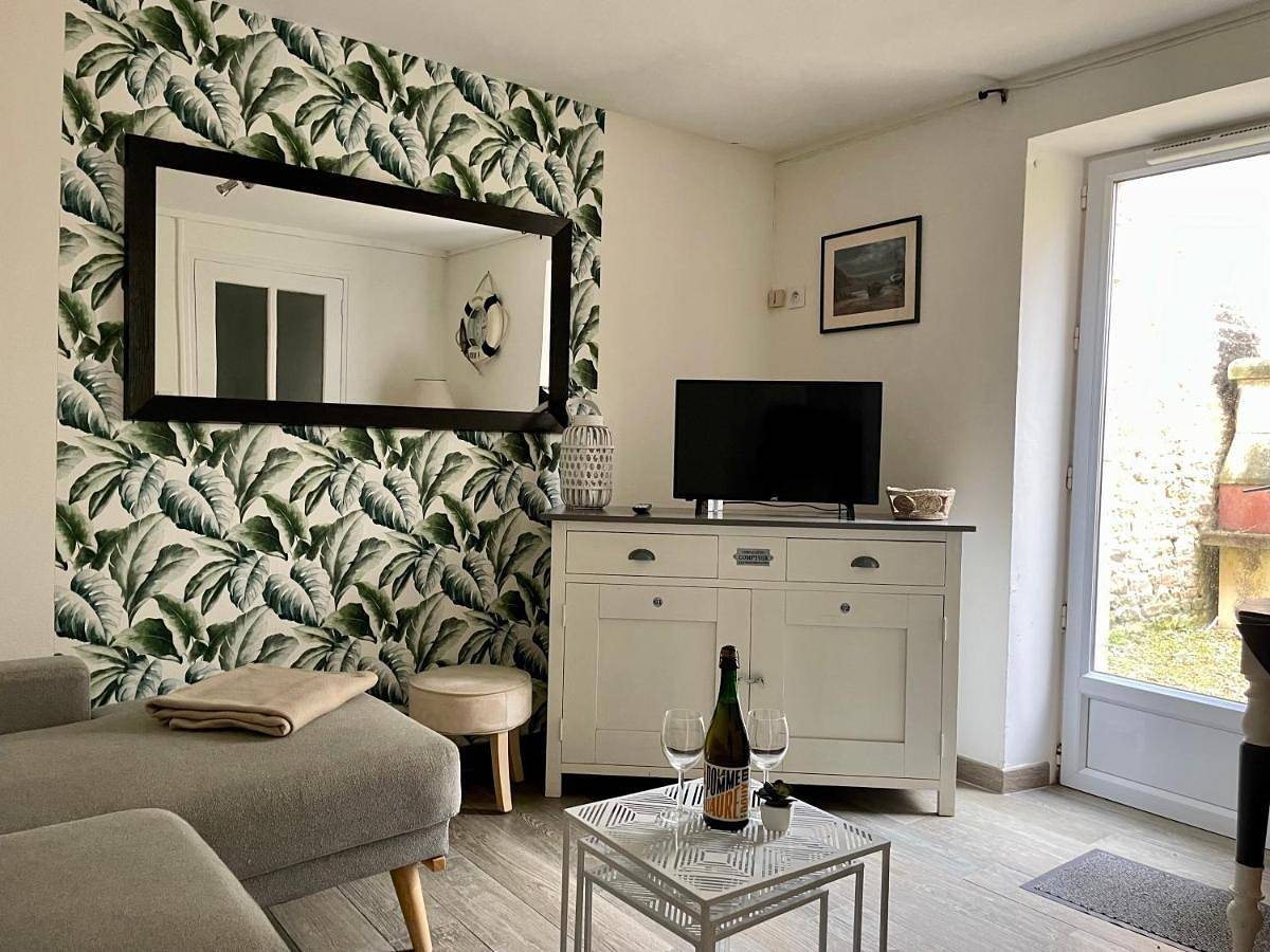 Beach House & Patio by Melrose in Arromanches-les-Bains, Région de Bayeux
