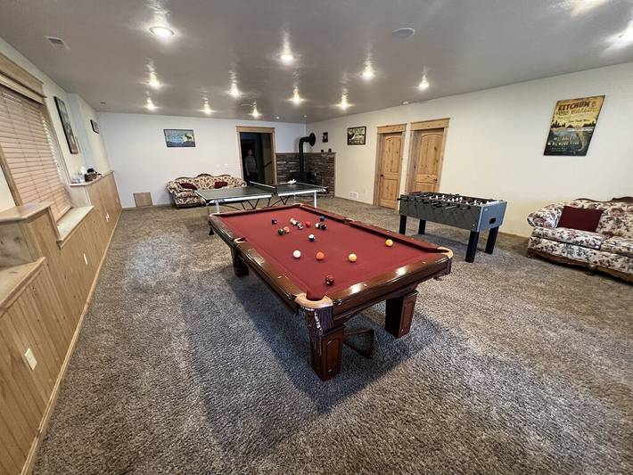Vacation rental for 24 people, with yard in Idaho