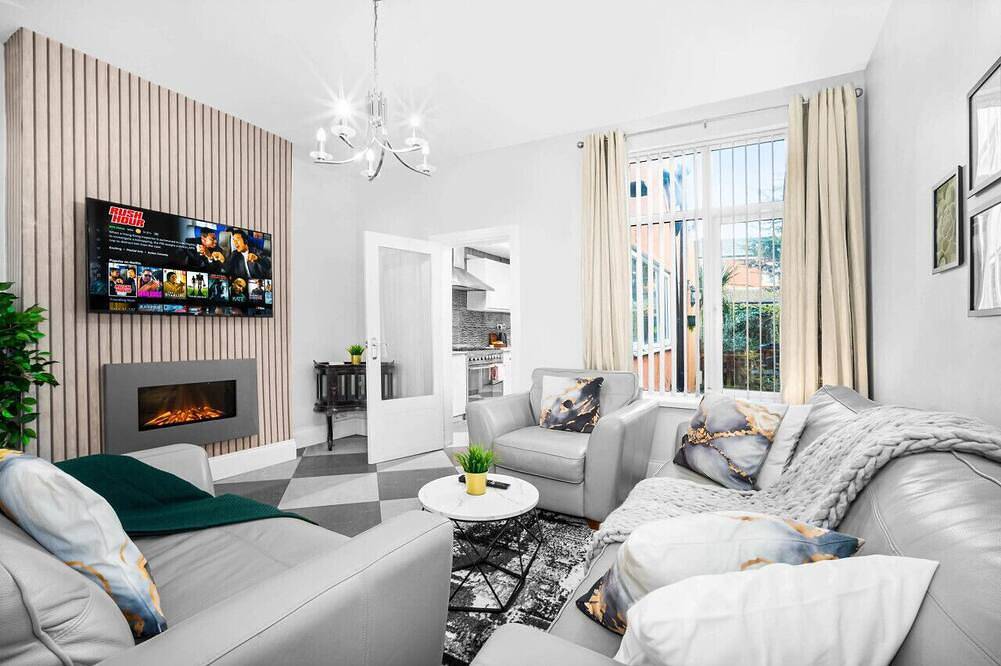 Luxury Townhouse - 4 Bed - Terrace - Parking in Birmingham, Birmingham Area