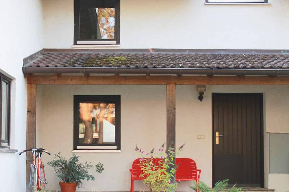 Haus mit großem Garten, 2 Schlafzimmer, 2 Bäder, 151 qm Wohnfläche in Dießen am Ammersee, Ammersee