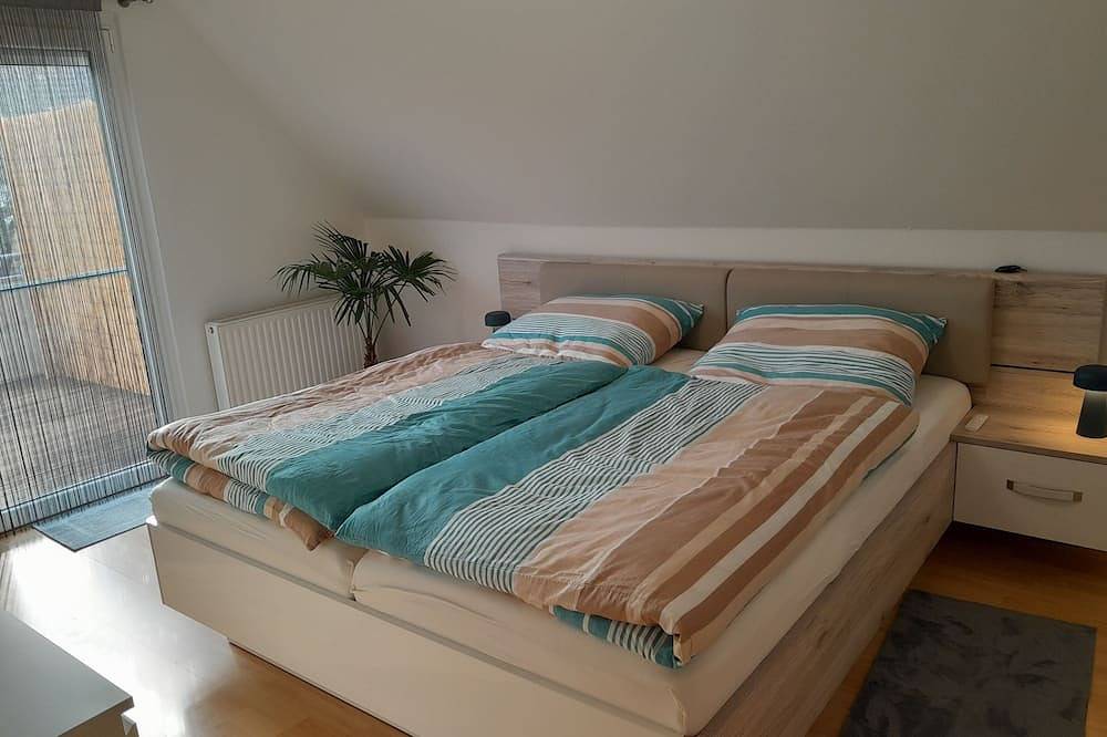 Ganze Wohnung, Gemütliche frisch renovierte Ferienw. 78qm in ruhiger Lage mit bester Aussicht in Bissingen an der Teck, Albsteig Etappe 8