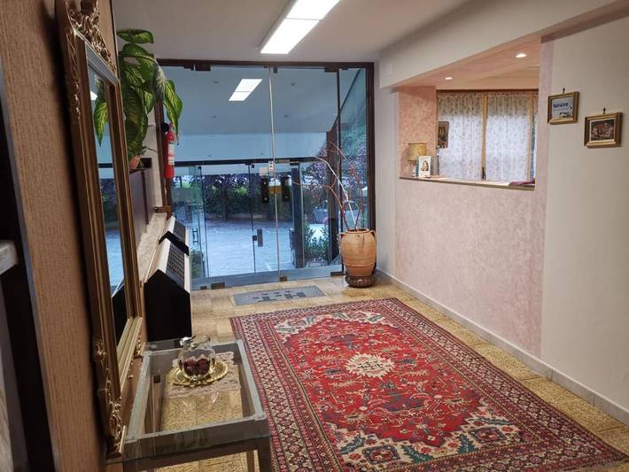 Hôtel, avec Balcon et Terrasse ainsi que Jardin et Vue dans Lurisia