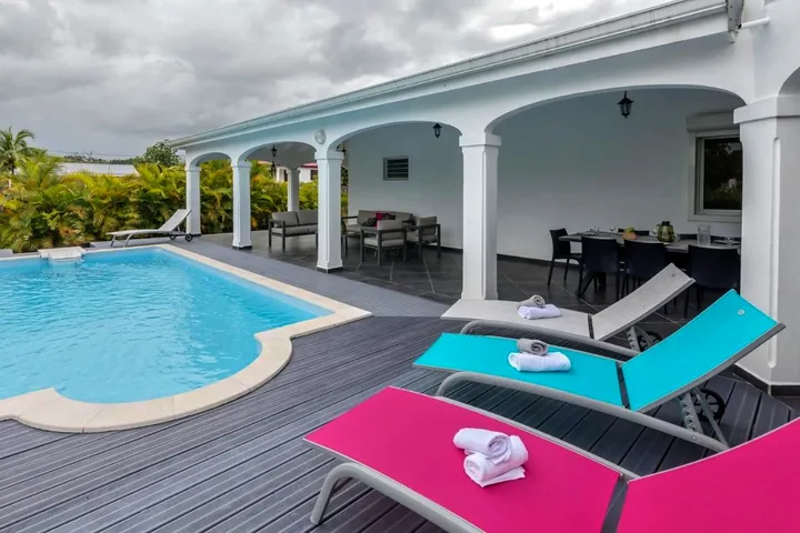 Chalet para 8 personas, con jardín y piscina - 1