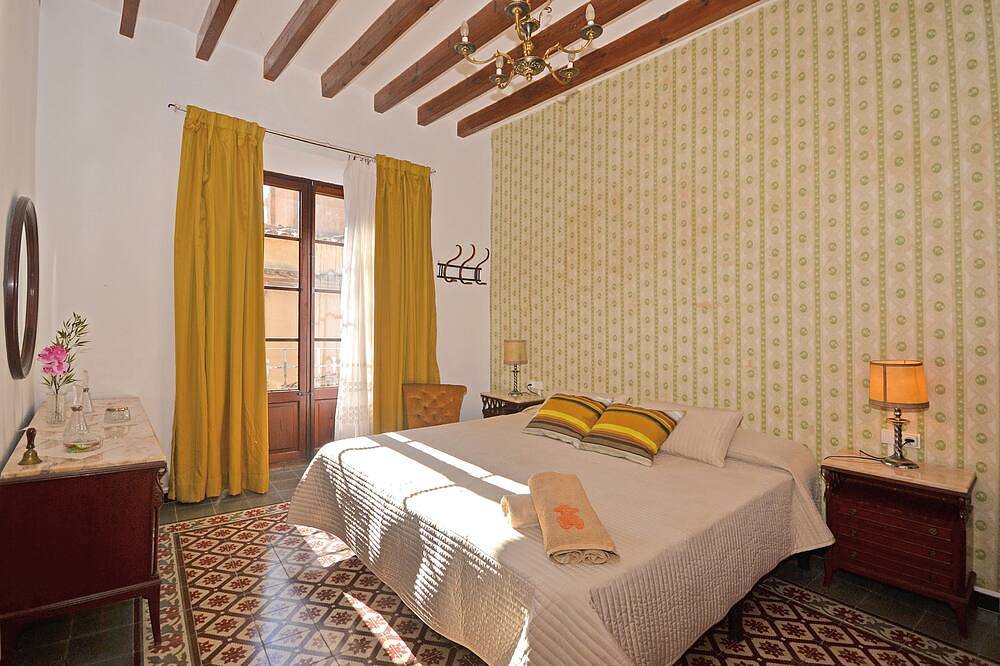 Holiday home, old Can Redo, renovated in Binissalem, Majorca Center