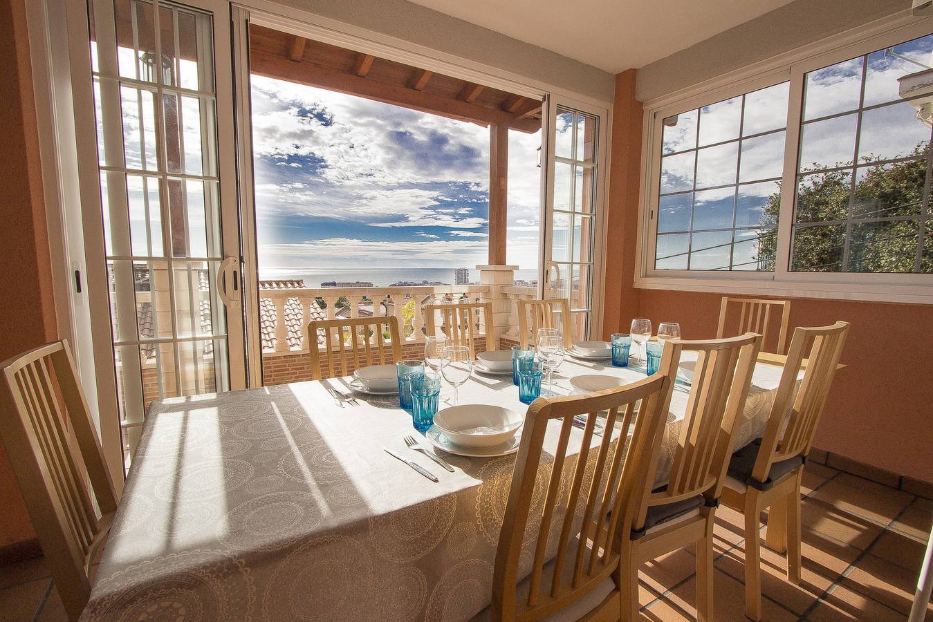 Vistas, playa, piscina y suite para invitados in Calafell, Costa Dorada